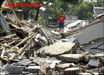 на яве прекращены поиски людей под развалинами. число жертв землетрясения достигло 6427 человек